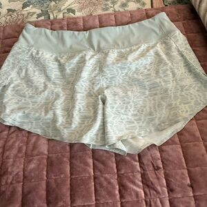 Athleta Light Gray Patterned Active Shorts